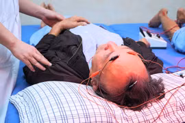 Kết hợp y học hiện đại và y học cổ truyền phục hồi di chứng đột quỵ