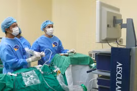 Lấy u hầu sọ hiếm gặp qua đường mũi phục hồi thị lực cho cô gái 19 tuổi