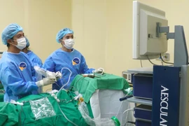 Lấy u hầu sọ hiếm gặp qua đường mũi phục hồi thị lực cho cô gái 19 tuổi