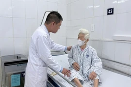 Cụ bà 105 tuổi nguy kịch vì sỏi ống mật chủ, viêm túi mật hoại tử