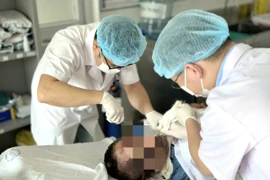 Không chạm vào điện người đàn ông vẫn bỏng nặng do tia hồ quang