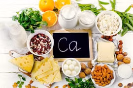 Uống canxi buổi tối có gây hại thận? 