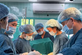 Hành trình cam go giữ sự sống cho sản phụ rau cài răng lược