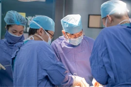 Đau bụng dai dẳng hơn 1 năm vì u mạc treo non 7 cm gây tắc ruột