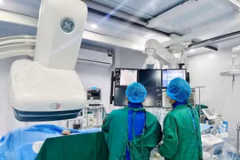 Chạy đua nghẹt thở với tử thần cứu bé 3 ngày tuổi bị tim bẩm sinh phức tạp