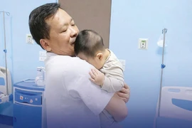 Cấp cứu xuyên đêm, nội soi cứu bé 4 tháng tuổi thoát nguy cơ hoại tử ruột