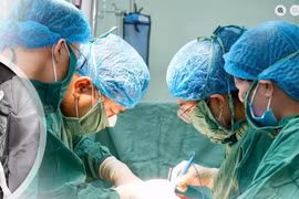 Cứu sản phụ 34 tuần thai rau cài răng lược thể nặng dọa vỡ