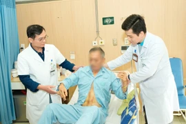 Chạy đua tử thần cứu người đàn ông vỡ phình động mạch chủ bụng mất 4 lít máu