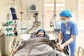 Nỗ lực cấp cứu người bệnh ngừng tuần hoàn khi đi khám bệnh