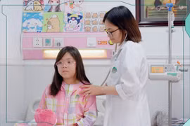 Cứu bé gái 9 tuổi áp xe não, phù não lan rộng khỏi nguy cơ phẫu thuật