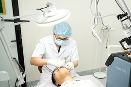 Cô gái 29 tuổi biến chứng nặng sau tẩy nốt ruồi ở cơ sở đông y