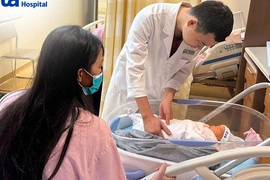 Cứu phụ sản rau tiền đạo trung tâm, u xơ tử cung ngôi ngang nguy kịch 