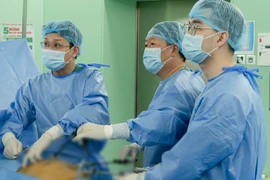 Tiểu ra hơi, cặn thức ăn, bệnh nhân rò đại tràng sigma – bàng quang phức tạp