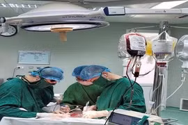 Báo động liên viên cứu nam thanh niên vỡ gan, sốc mất máu nguy kịch