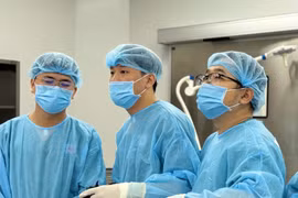 Cảnh báo u tinh hoàn ở nam giới trẻ, đừng đợi đau mới đi khám