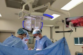 Kỳ tích phẫu thuật u gan kích thước lớn nằm kẹt giữa các mạch máu