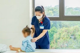 Suy hô hấp vì uống nhầm dầu thắp đèn thờ