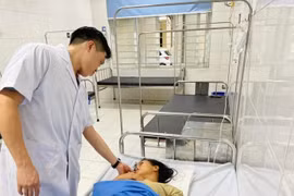 Người phụ nữ bị cây đổ tụ máu dưới màng cứng kèm phù não