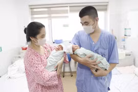 Cái kết đẹp sau hành trình 5 năm khát khao làm cha mẹ