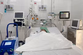 2 tuần cứu trẻ 2 tuổi đuối nước ở hồ cá Koi trong sân nhà