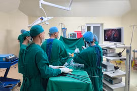 Hút thuốc hơn 40 năm người đàn ông bị kén khí phổi khổng lồ