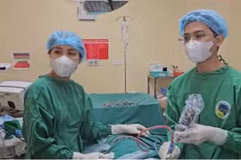 U nhầy xoang hàm lan rộng gây đau đầu, phá hủy hốc mắt 