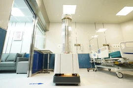 Lần đầu tiên Việt Nam trang bị robot khử khuẩn UV trong phòng mổ