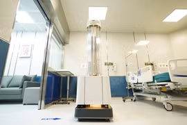 Lần đầu tiên Việt Nam trang bị robot khử khuẩn UV trong phòng mổ