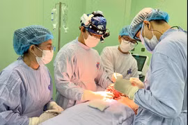 Phẫu thuật thành công cho người bệnh ung thư vú phì đại gây đau lưng khó thở