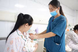 Đau bụng nhiều, hai mẹ con sản phụ 29 tuổi nguy kịch vì rau bong non