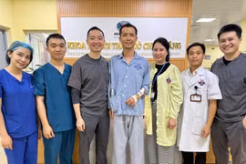 Nội soi ống mềm siêu phức tạp lấy trọn u thực quản dạ dày khó cắt bỏ