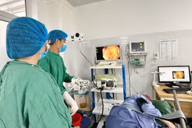 Mổ ung thư cho cụ bà 103 tuổi, đừng để tuổi tác là rào cản điều trị chậm trễ