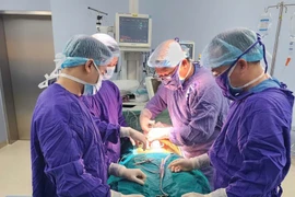 Đau bìu sau bóng đá không đi khám, thanh niên 22 tuổi phải cắt mất tinh hoàn