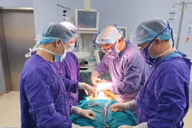 Đau bìu sau bóng đá không đi khám, thanh niên 22 tuổi phải cắt mất tinh hoàn