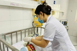 Đẻ rơi tự cắt dây rốn khiến trẻ 3 ngày tuổi nhiễm trùng nặng