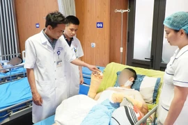 Xuyên đêm nối 2 bàn tay đứt cho nam TikToker bị sốc mất máu