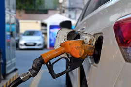 Giá xăng dầu hôm nay: Dầu thế giới tăng mạnh trở lại, trong nước ở mức thấp