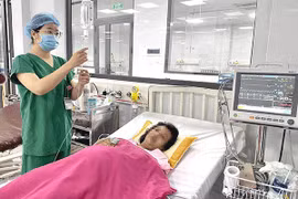 Mang thai 24 tuần bị sốt xuất huyết nguy kịch