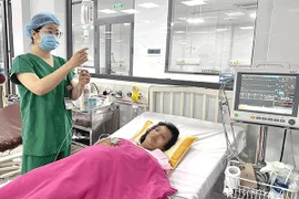 Mang thai 24 tuần bị sốt xuất huyết nguy kịch