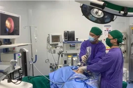 Tán sỏi đường mật qua da chữa nhiễm trùng đường mật do sỏi tái phát