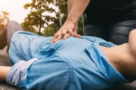 Sự khác biệt khi cứu người đột tử và đột quỵ 