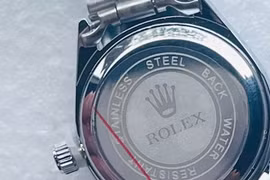 Phát hiện 450 đồng hồ giả nhãn hiệu Rolex giá hàng chục tỷ