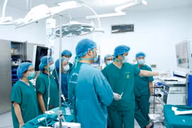 Ho suốt 2 năm vì dị vật đường thở, cụ bà 70 tuổi suýt phải cắt phổi