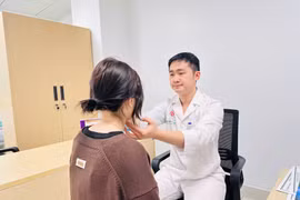 Mũi biến dạng, thủng mũi vì căng chỉ làm đẹp, chưa được FDA công nhận