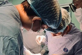 Có bướu giáp không điều trị, người bệnh bị đe dọa đường thở 