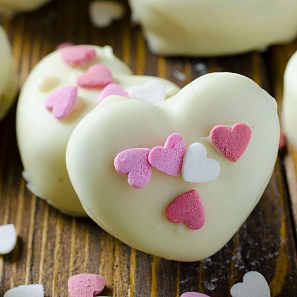 Tự làm bánh bức tranh tình yêu bằng socola cho Valentine