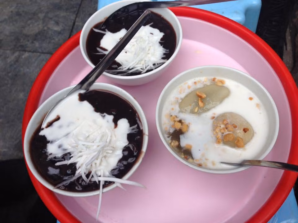 Ăn đủ món ngon ở góc phố Đinh Liệt - Hàng Bạc