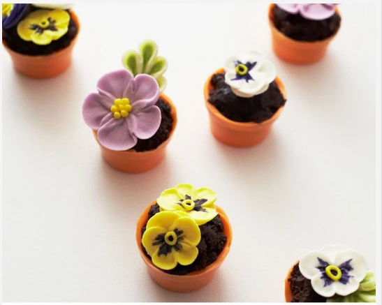 9 ý tưởng trang trí bánh ngọt tuyệt đẹp với hoa