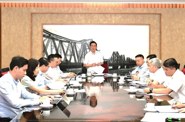 Phó Thủ tướng Chính phủ Hồ Đức Phớc chủ trì cuộc họp với Ngân hàng Nhà nước Việt Nam và các bộ, ngành về điều hành chính sách tiền tệ, quản lý thị trường vàng. Ảnh VGP 76655.jpg