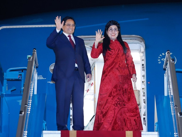 Thủ tướng Chính phủ Phạm Minh Chính và Phu nhân lên đường thăm Malaysia và dự Hội nghị Cấp cao ASEAN 46. Ảnh: VGP 6777.jpg